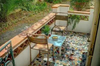 Balcon ou terrasse dans l'établissement Le Alex - 800m des plages - extérieur - Verrière Côte d'Azur