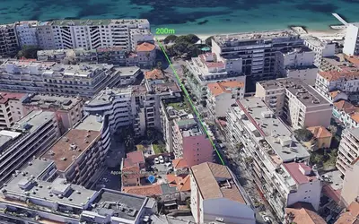 Vue générale sur Juan-les-Pins ou vue de la ville depuis l'appartement