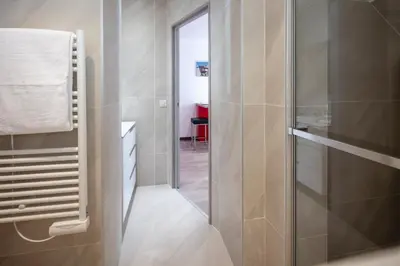 Salle de bains dans l'établissement Appartements French Riviera Confidential Centre Ville Juan les Pins proche des plages