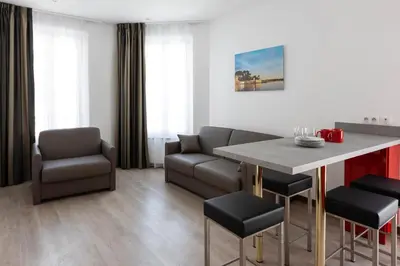 Coin salon dans l'établissement Appartements French Riviera Confidential Centre Ville Juan les Pins proche des plages