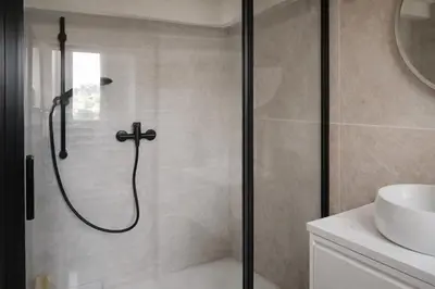 Salle de bains dans l'établissement Studio chic rénové à 5 min du Palais & de la Croisette Cannes