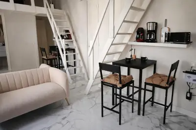 Cuisine ou kitchenette dans l'établissement Studio chic rénové à 5 min du Palais & de la Croisette Cannes