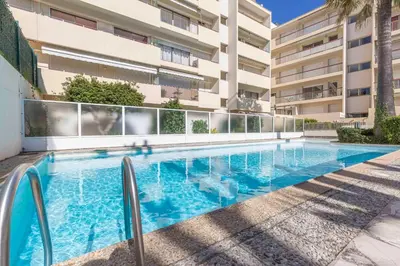 Piscine de l'établissement Chez J-P - 100m beach 2-4pers terrace sea view pool garage ou située à proximité