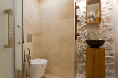 Salle de bains dans l'établissement MAISON PICASSO - Jacuzzi, vue, terrasse for 6