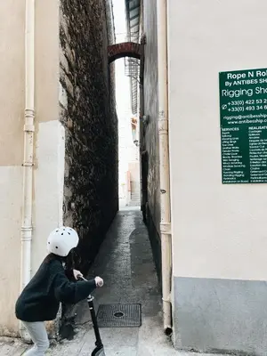 Clients de l'établissement Plage à pied au cœur du vieil Antibes
