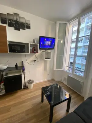 Cuisine ou kitchenette dans l'établissement SMART STUDIO