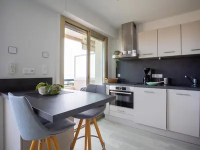Cuisine ou kitchenette dans l'établissement Studio Le Cagnes Beach-1 by Interhome