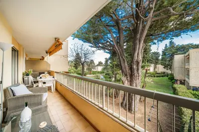 Balcon ou terrasse dans l'établissement Hello Côte d'Azur - Spacious apartment at a 5 min walk from the beach