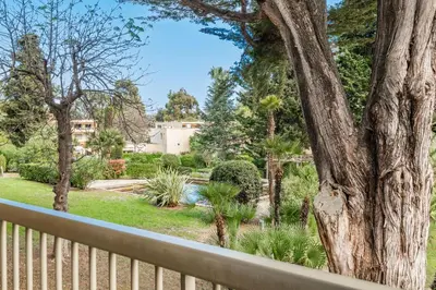 Jardin de l'établissement Hello Côte d'Azur - Spacious apartment at a 5 min walk from the beach