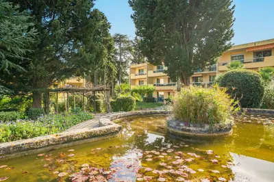Jardin de l'établissement Hello Côte d'Azur - Spacious apartment at a 5 min walk from the beach
