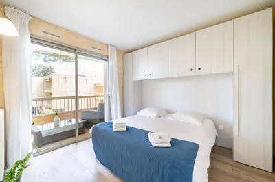 Un ou plusieurs lits dans un hébergement de l'établissement Hello Côte d'Azur - Spacious apartment at a 5 min walk from the beach
