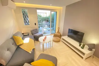 Télévision ou salle de divertissement dans l'établissement Renovated 2 bedrooms - Boulevard de la Croisette