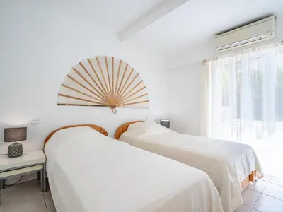 Un ou plusieurs lits dans un hébergement de l'établissement Apartment Cannes Bay-1 by Interhome