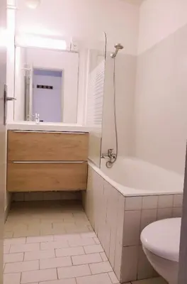 Salle de bains dans l'établissement Studio au coeur de Juan à deux pas des plages