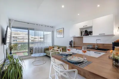 Cuisine ou kitchenette dans l'établissement Coup de coeur! Vue mer! Terrasse dangle!
