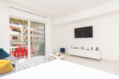 Télévision ou salle de divertissement dans l'établissement Brand new 2 bedrooms next to Croisette !