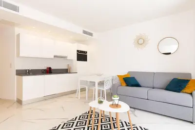 Cuisine ou kitchenette dans l'établissement Brand new 2 bedrooms next to Croisette !
