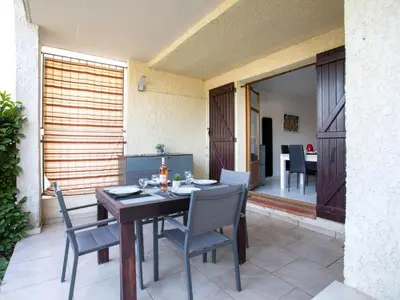 Cuisine ou kitchenette dans l'établissement Apartment La Calmeraie by Interhome