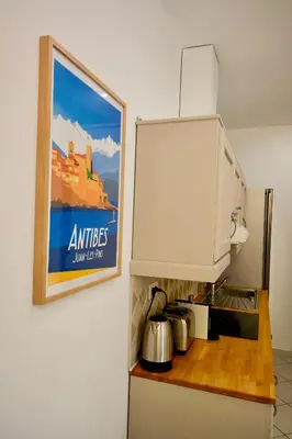 Cuisine ou kitchenette dans l'établissement Old Town Antibes Apartment
