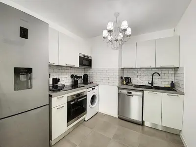 Cuisine ou kitchenette dans l'établissement Apartment Palm Beach with a nice swimming pool