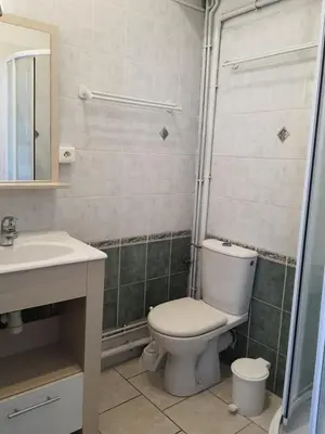 Salle de bains dans l'établissement Beau duplex lumineux avec aperçu mer