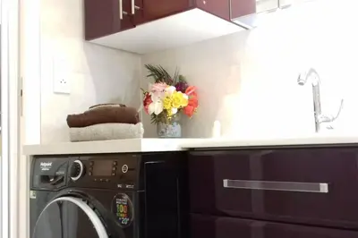 Cuisine ou kitchenette dans l'établissement Port Vauban appartement F3 refait à neuf