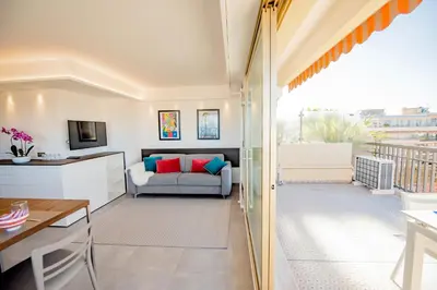 Balcon ou terrasse dans l'établissement High Standing with Incredible Old Antibes and Sea views