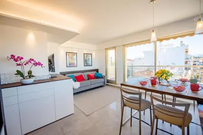 Coin salon dans l'établissement High Standing with Incredible Old Antibes and Sea views