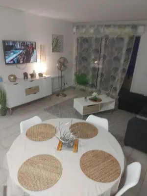 Coin salon dans l'établissement Appartement Antibes juan les pins piscine et mer a 200m