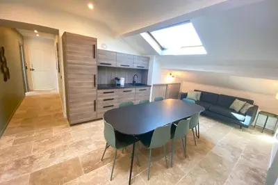 Cuisine ou kitchenette dans l'établissement Brand new 4 bedrooms 4 bathrooms Heart of Cannes