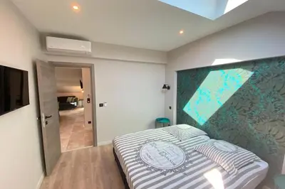 Un ou plusieurs lits dans un hébergement de l'établissement Brand new 4 bedrooms 4 bathrooms Heart of Cannes