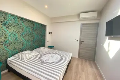 Un ou plusieurs lits dans un hébergement de l'établissement Brand new 4 bedrooms 4 bathrooms Heart of Cannes