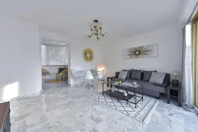 Coin salon dans l'établissement Cannes Palm Beach district 2 min to the beaches
