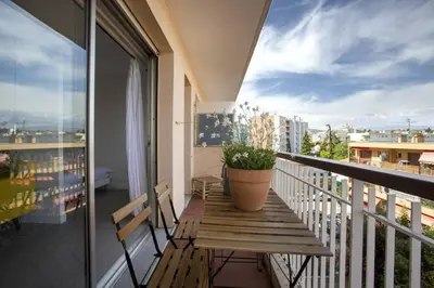 Balcon ou terrasse dans l'établissement Juan les pins, près de la plage