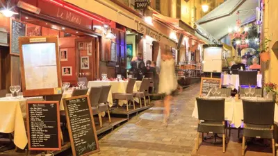 Restaurant ou autre lieu de restauration dans l'établissement Louis 2