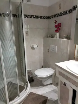 Salle de bains dans l'établissement SCI LA FORGE