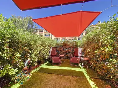 Jardin de l'établissement Cosy, Wi-Fi, jardin & parking, Jasmins Studio entre Cannes et Antibes