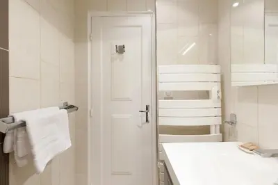 Salle de bains dans l'établissement Alexandra YourHostHelper