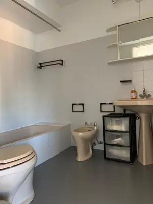 Salle de bains dans l'établissement Cannes Standing proche Croisette