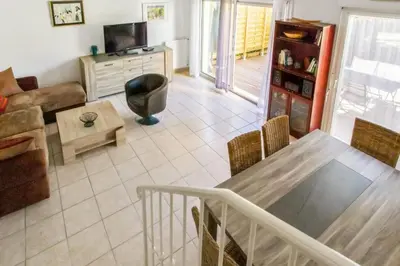 Télévision ou salle de divertissement dans l'établissement Maison La Fontonne - Welkeys