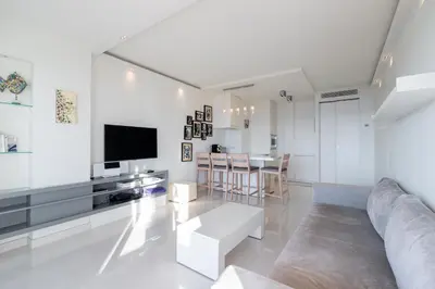 Télévision ou salle de divertissement dans l'établissement Agence des Résidences - Appartements privés du 45 CROISETTE- Prestige