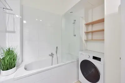 Salle de bains dans l'établissement 2-Br City center near Croisette & Palais