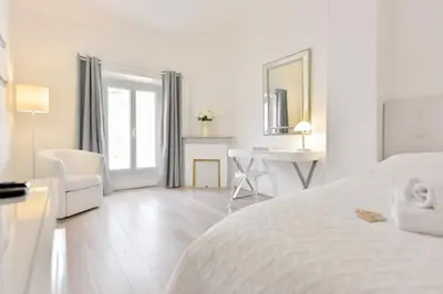 Un ou plusieurs lits dans un hébergement de l'établissement 2-Br City center near Croisette & Palais