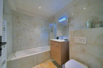 Salle de bains dans l'établissement Magnifique 3 pièces en plein cœur de Cannes