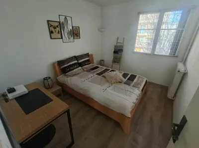 Un ou plusieurs lits dans un hébergement de l'établissement Terrasse plein sud, deux chambres doubles