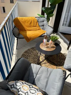 Coin salon dans l'établissement Terrasse plein sud, deux chambres doubles