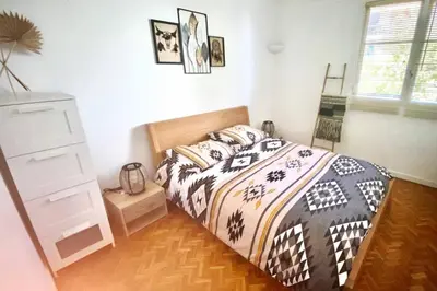 Un ou plusieurs lits dans un hébergement de l'établissement Terrasse plein sud, deux chambres doubles