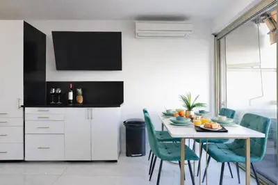 Cuisine ou kitchenette dans l'établissement Luxury Maubourg - Vue mer - Croisette 50m plage - Clim - terrasse