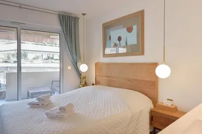 Un ou plusieurs lits dans un hébergement de l'établissement 3-Br Apartment 3 minutes to the Croisette