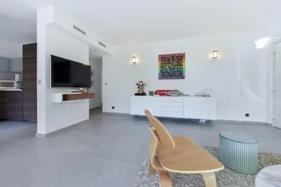 Cuisine ou kitchenette dans l'établissement 3-Br Apartment 3 minutes to the Croisette
